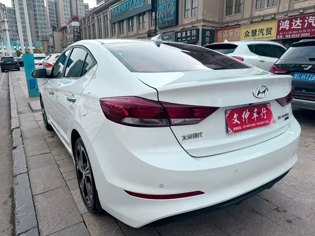 Hyundai Elantra 2019 — фото 6