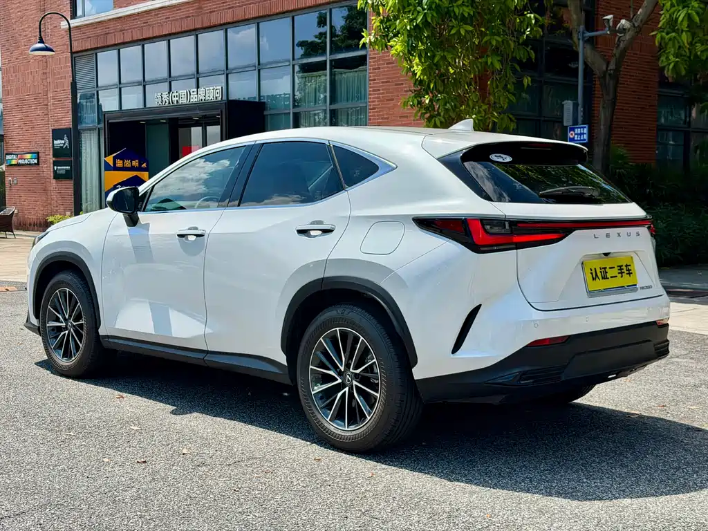 Lexus NX 2024