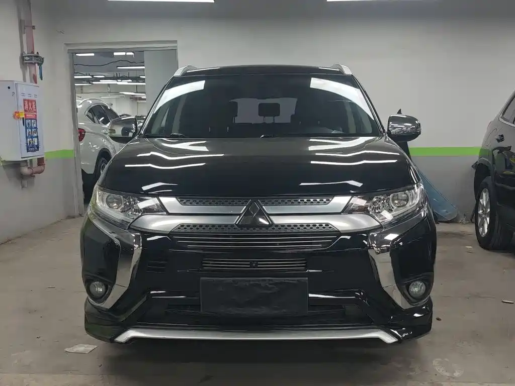 Mitsubishi Outlander 2020 — фото 2