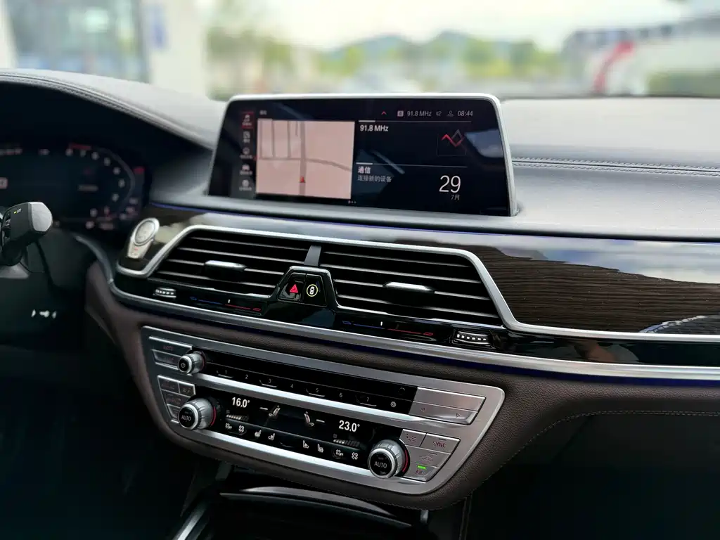 BMW 7 Series 2023 — фото 14