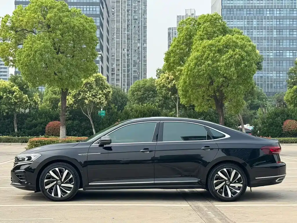 Volkswagen Passat 2022 — фото 3