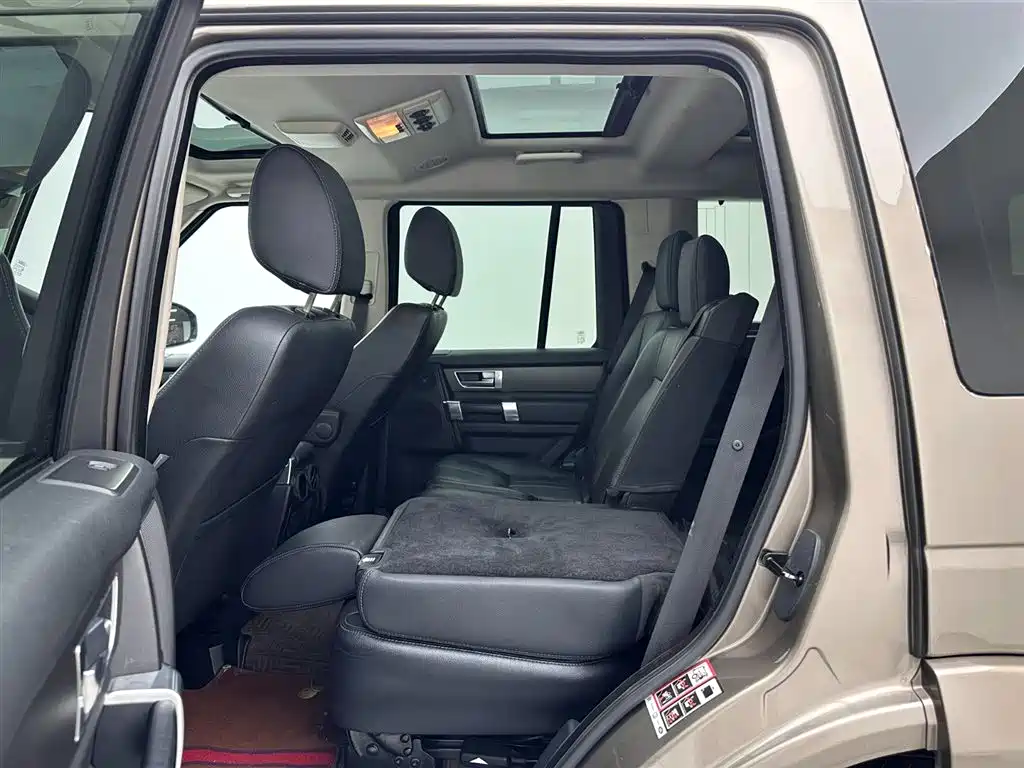 Land Rover Discovery 2015 — фото 17