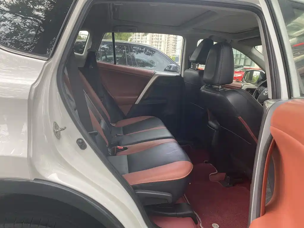 Toyota RAV4 2015 — фото 6