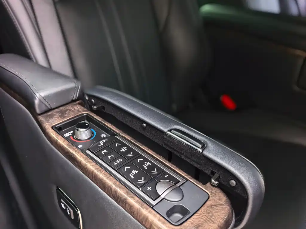 Toyota Alphard 2023 — фото 12