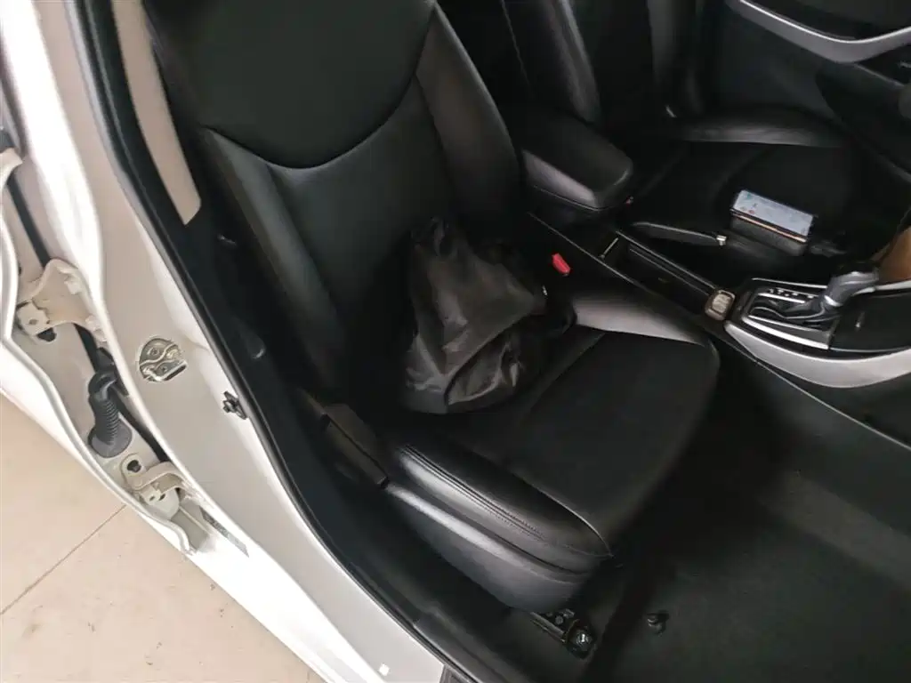 Hyundai Elantra Langdong 2015 — фото 25