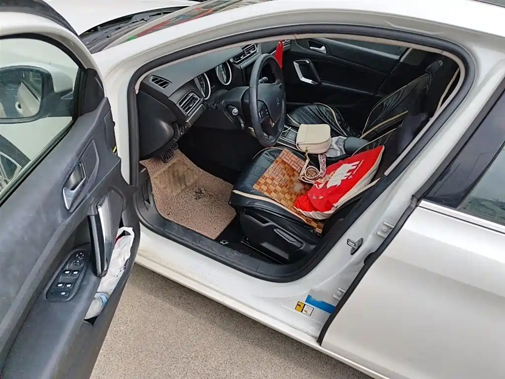 Peugeot 408 2015 — фото 14