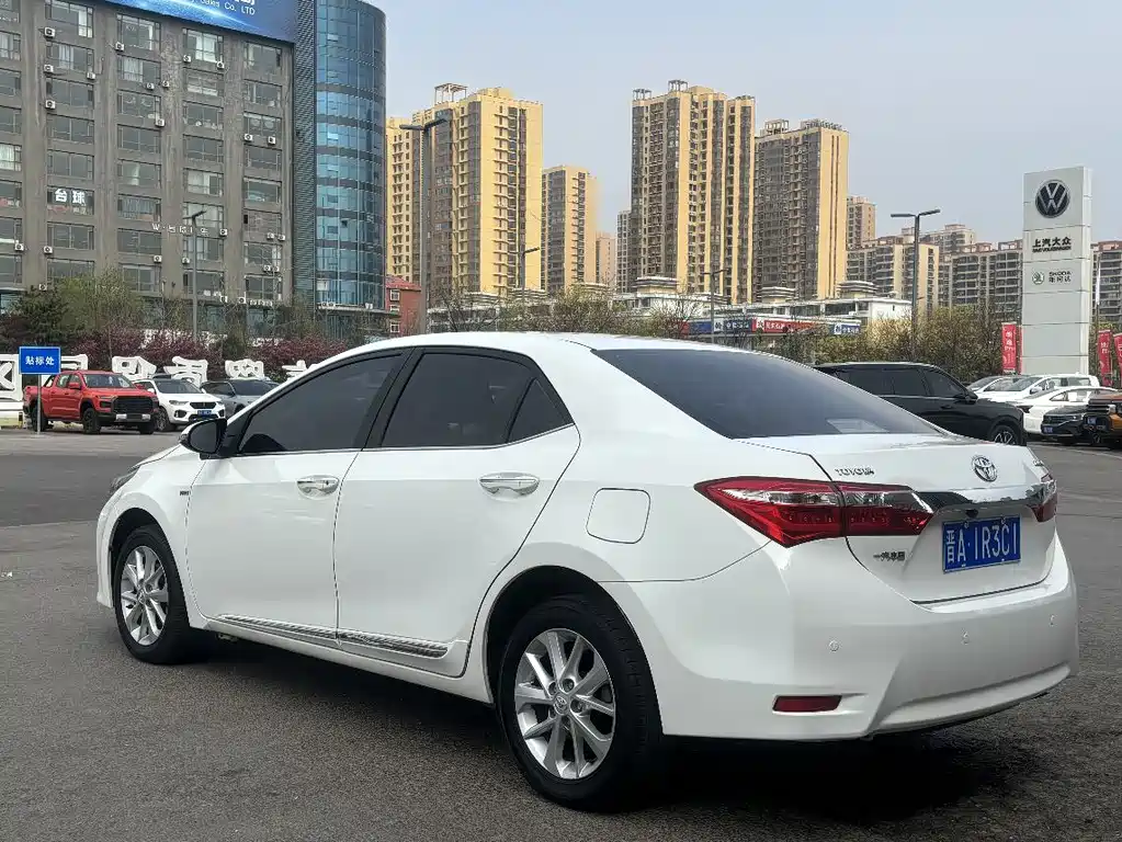 Toyota Corolla 2015 — фото 8