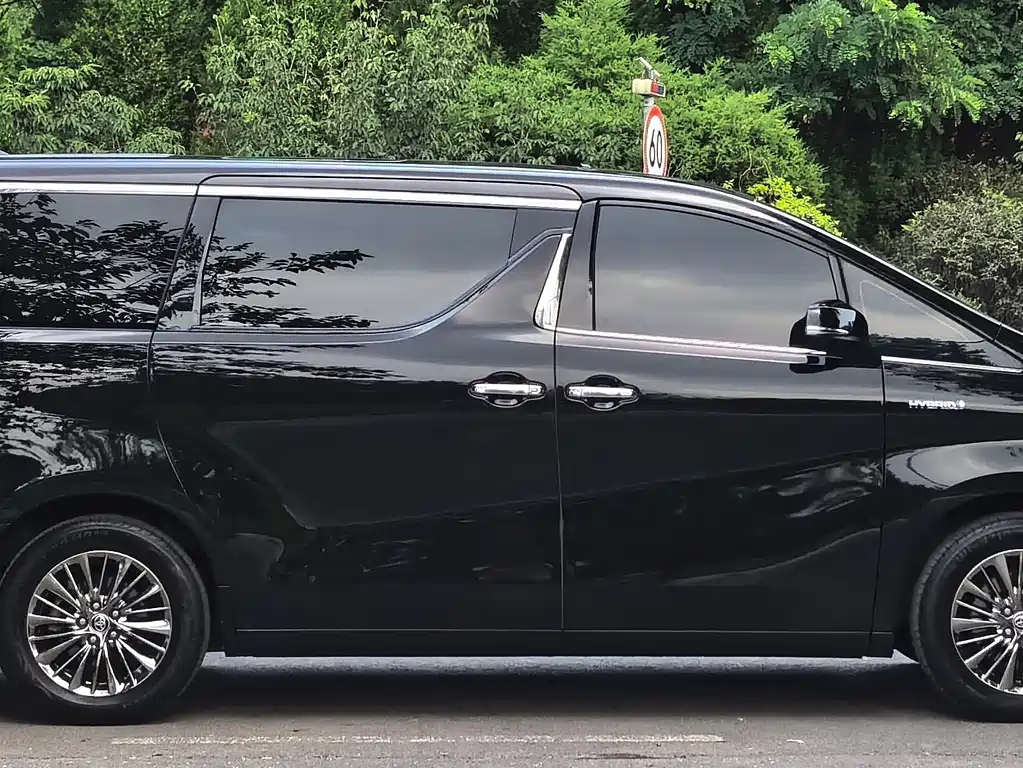 Toyota Alphard 2023 — фото 4
