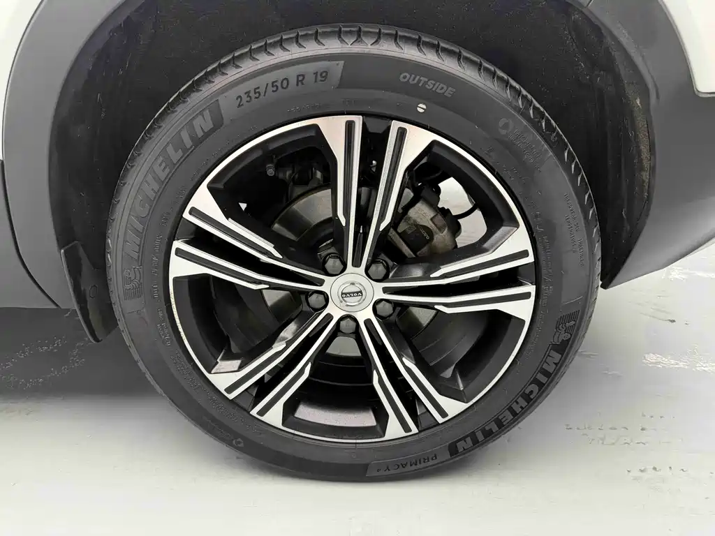 Volvo XC40 2022 — фото 14