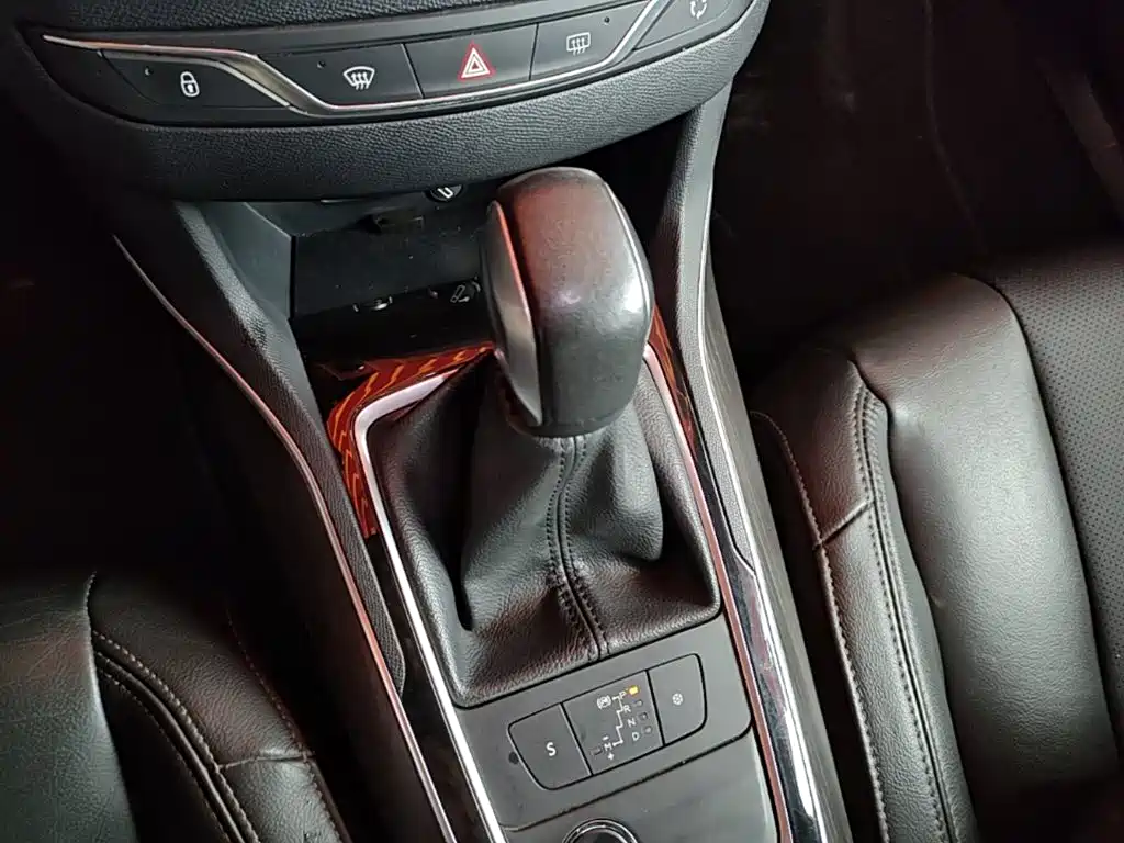 Peugeot 408 2014 — фото 14