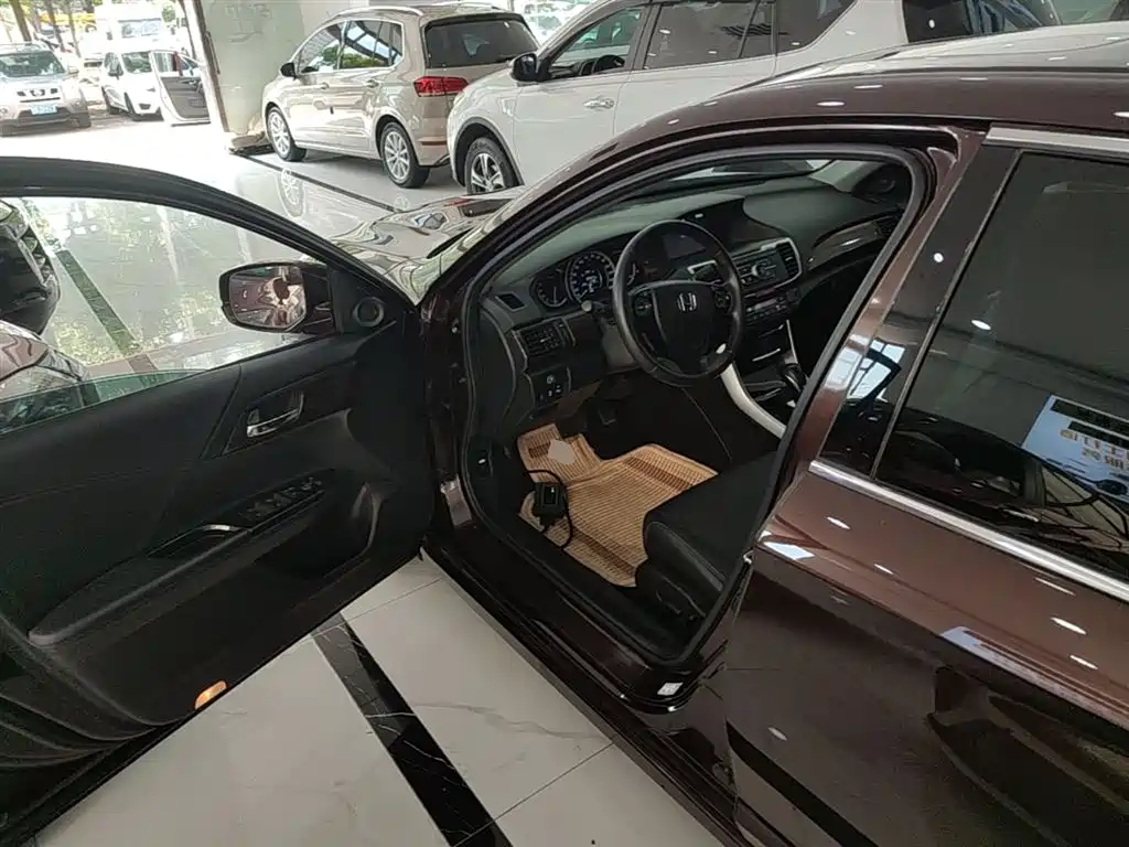 Honda Accord 2017 — фото 16