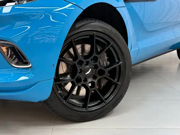 Aston Martin DBX 2022