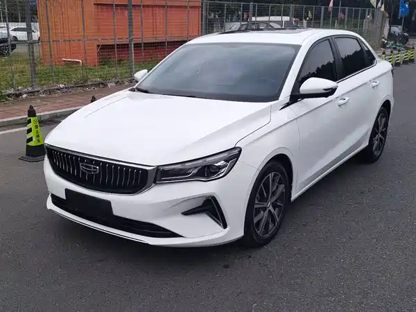 Geely Emgrand 2022