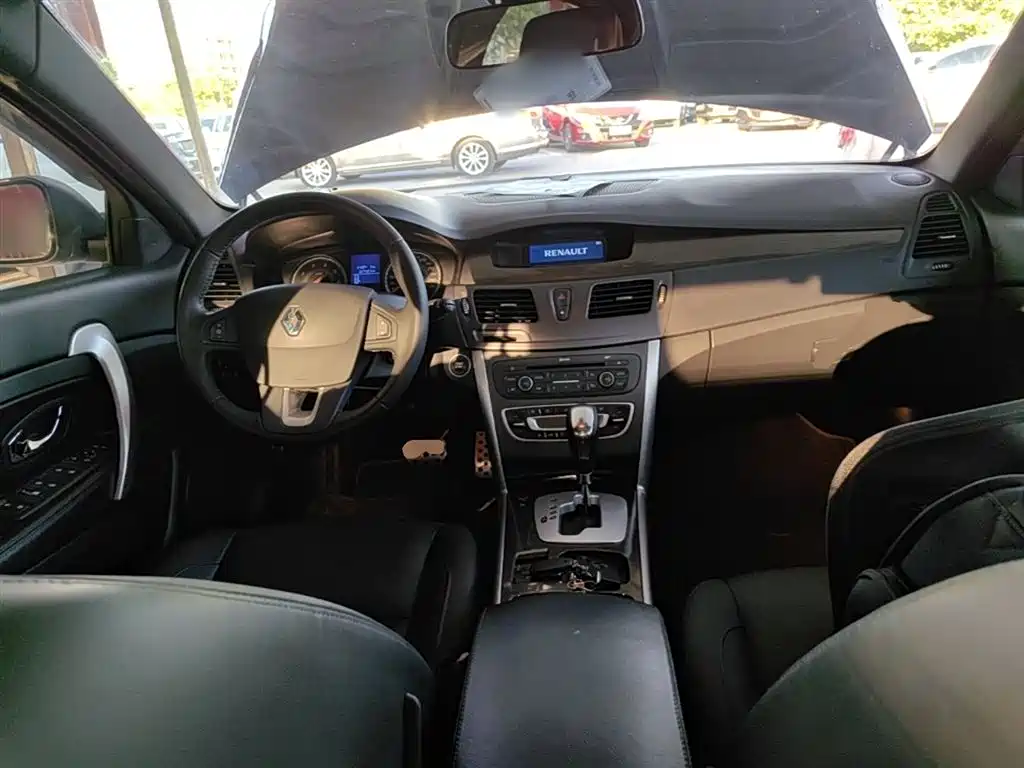 Renault Latitude 2016 — фото 10
