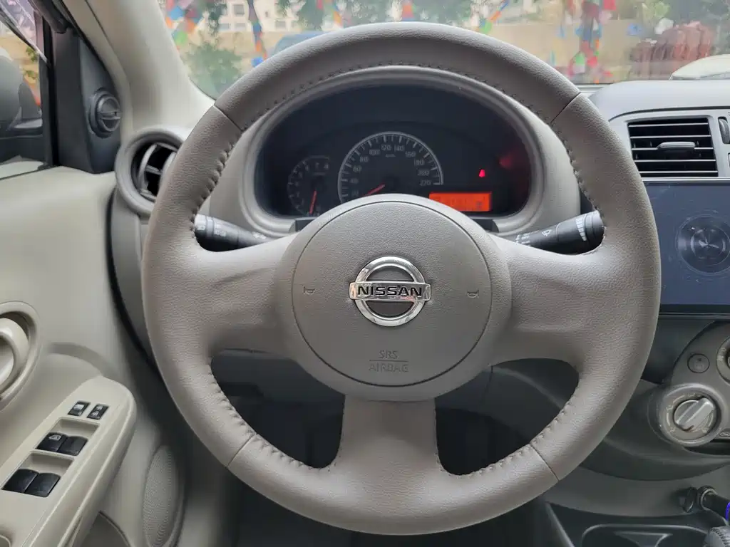 Nissan Sunny 2013 — фото 10