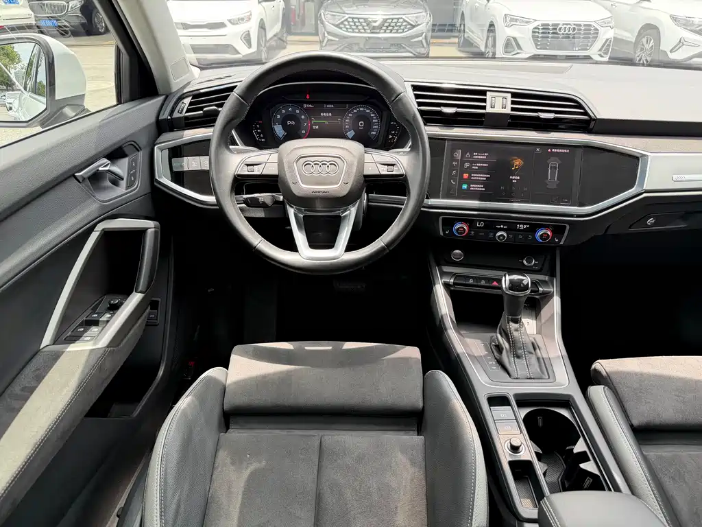 Audi Q3 2023 — фото 17