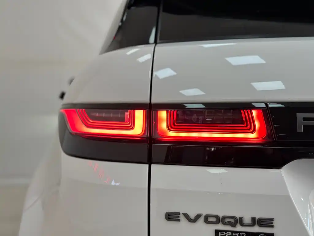 Land Rover Evoque 2021 — фото 18