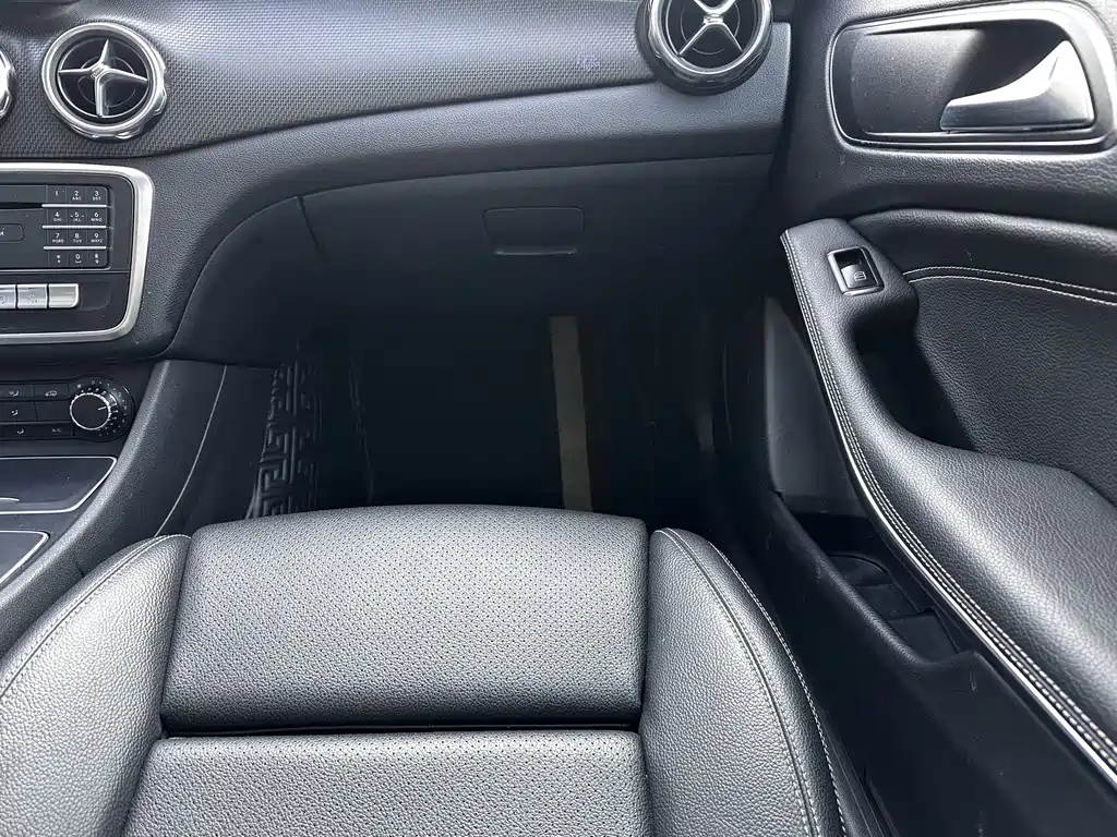 Mercedes-Benz GLA 2018 — фото 14