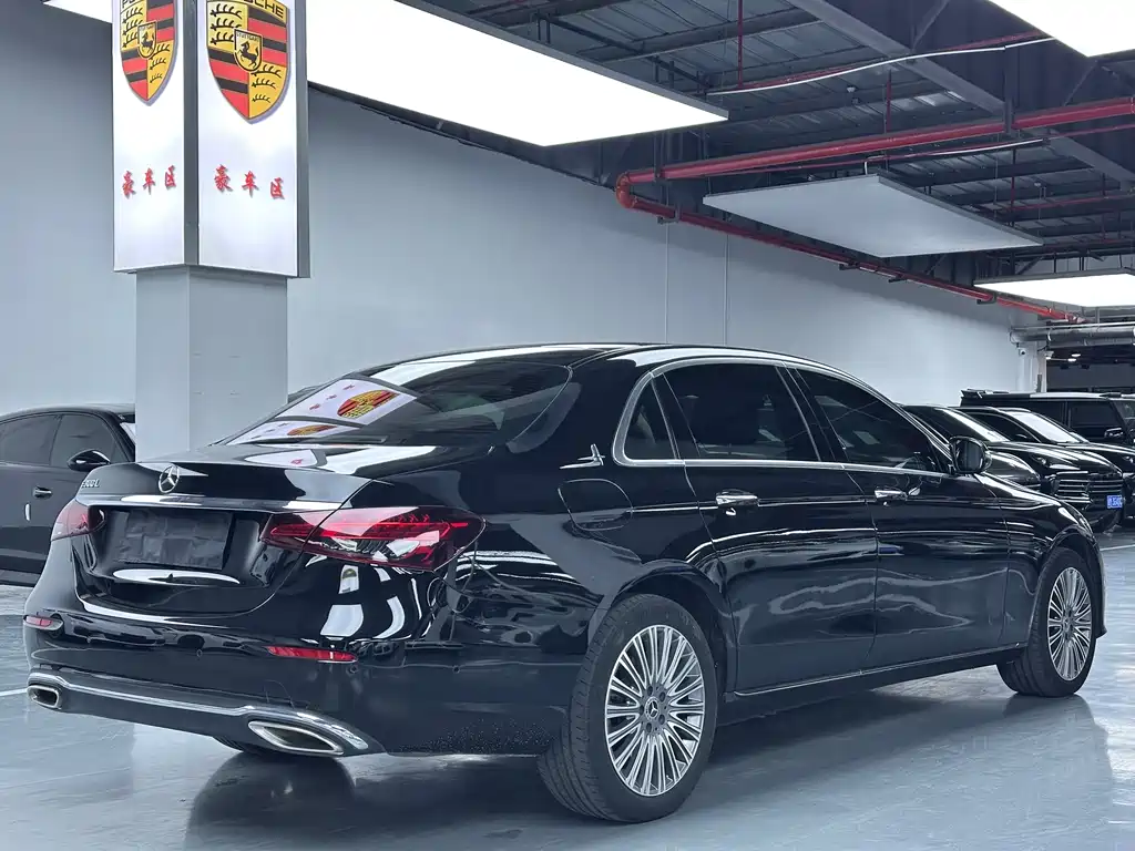 Mercedes-Benz E-Class 2023 — фото 18