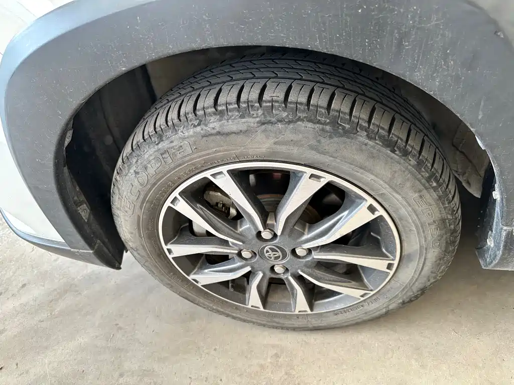 Toyota Yaris L 2022
