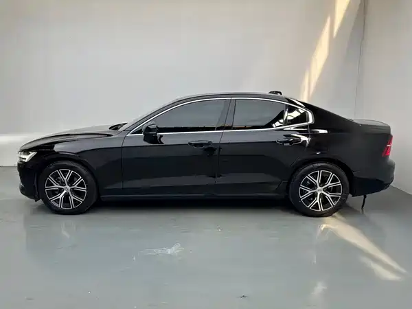 Volvo S60 2024