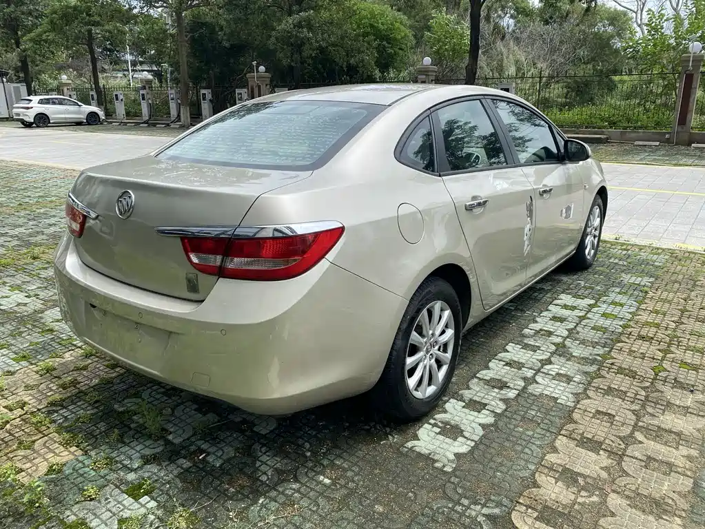 Buick Excelle 2015 — фото 3
