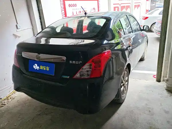 Nissan Sunny 2015