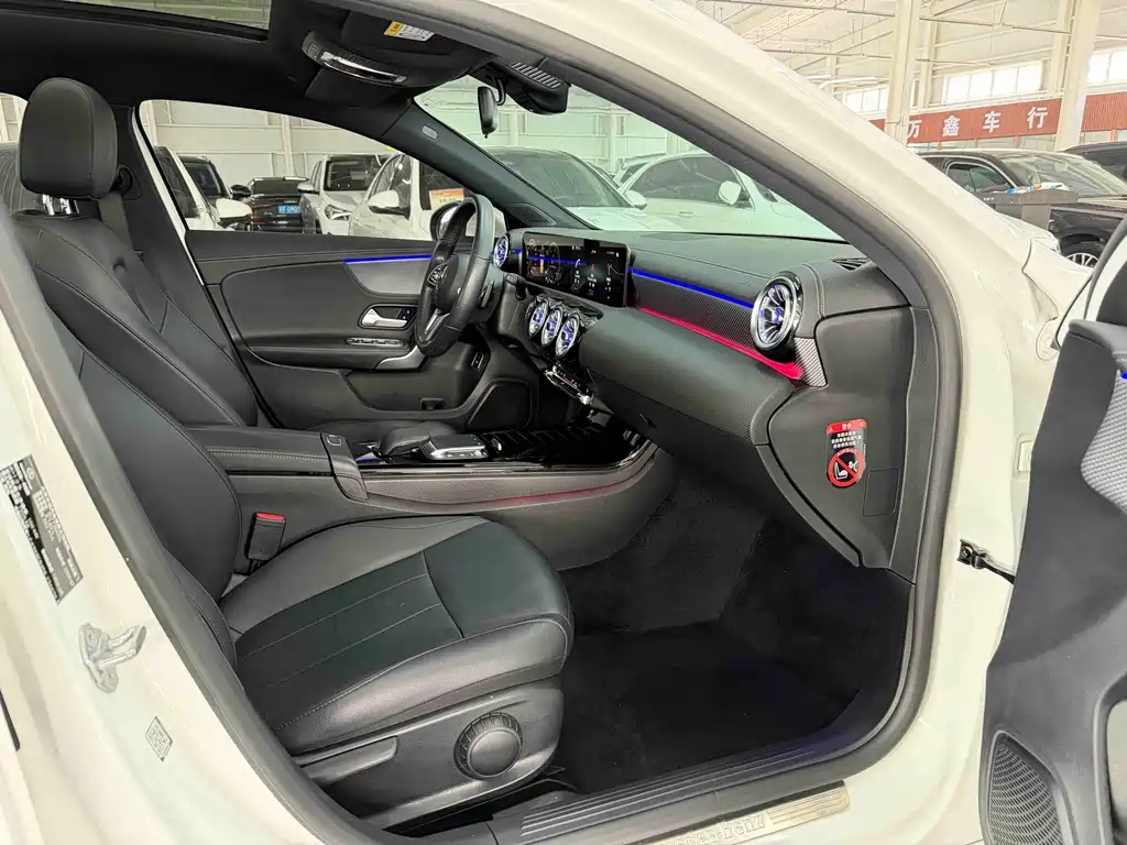 Mercedes-Benz A-Class 2023 — фото 17