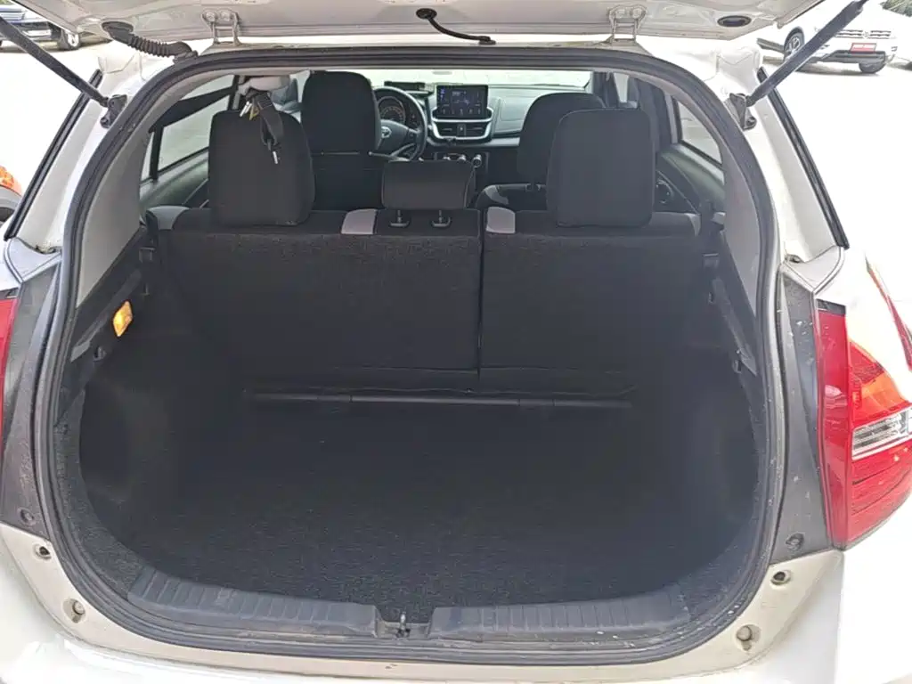 Toyota Yaris L 2022 — фото 19