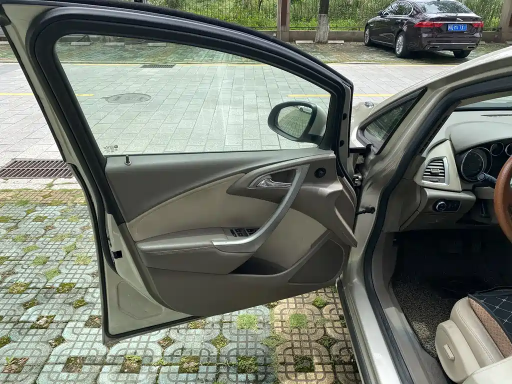Buick Excelle 2015 — фото 10