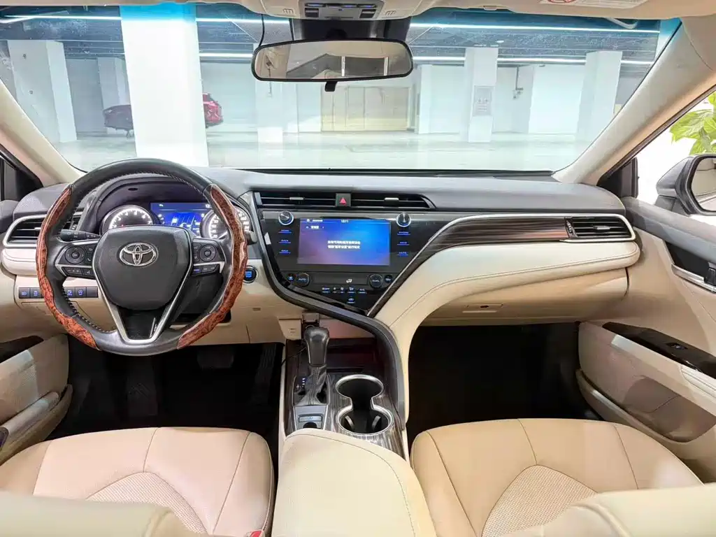 Toyota Camry 2020 — фото 8