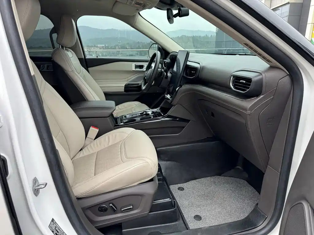 Ford Explorer 2020 — фото 18