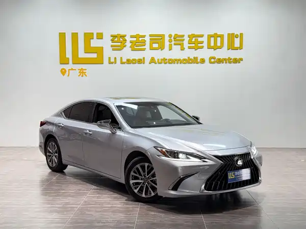 Lexus ES 2024