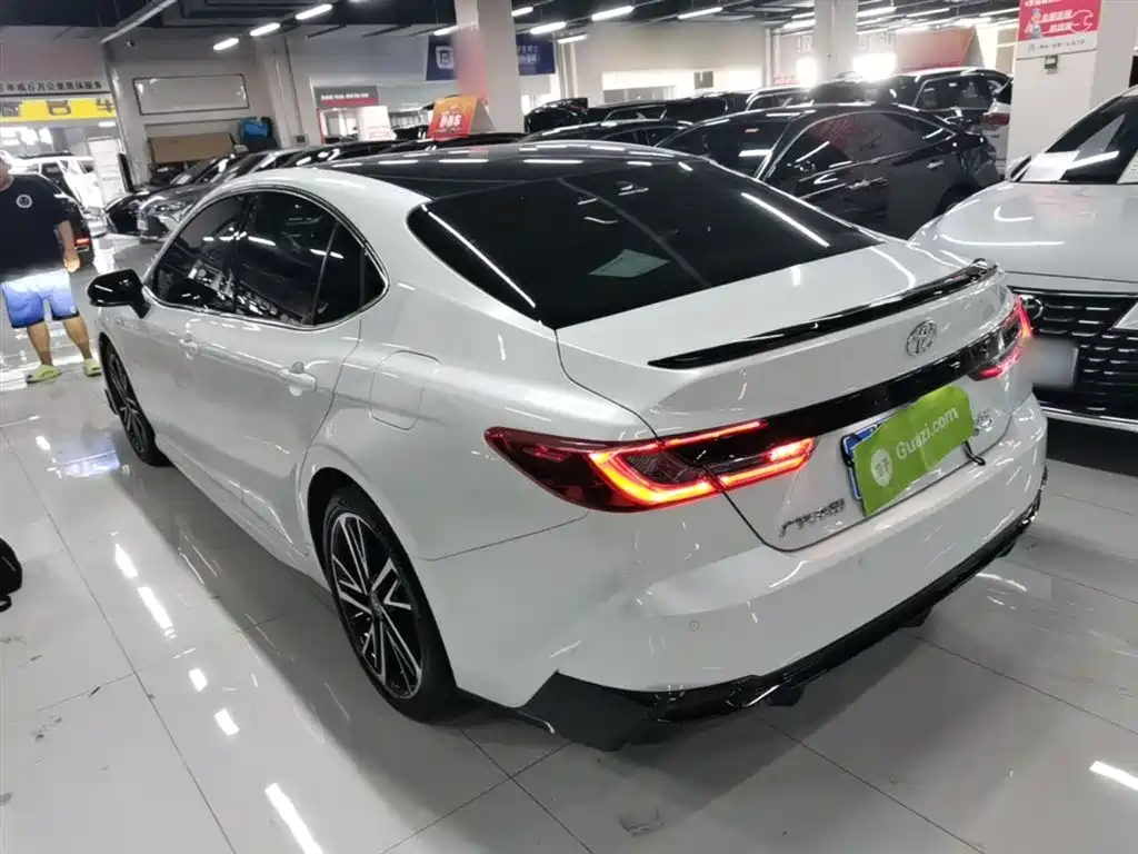 Toyota Camry 2024 — фото 5