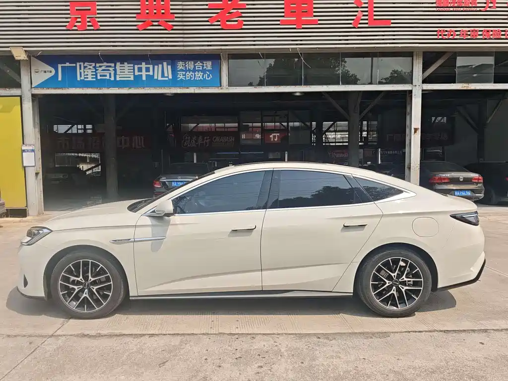 BYD Seal 07 DM-i 2024 — фото 4