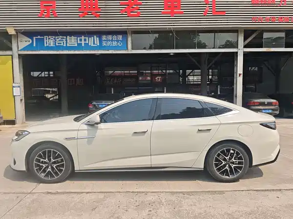 BYD Seal 07 DM-i 2025