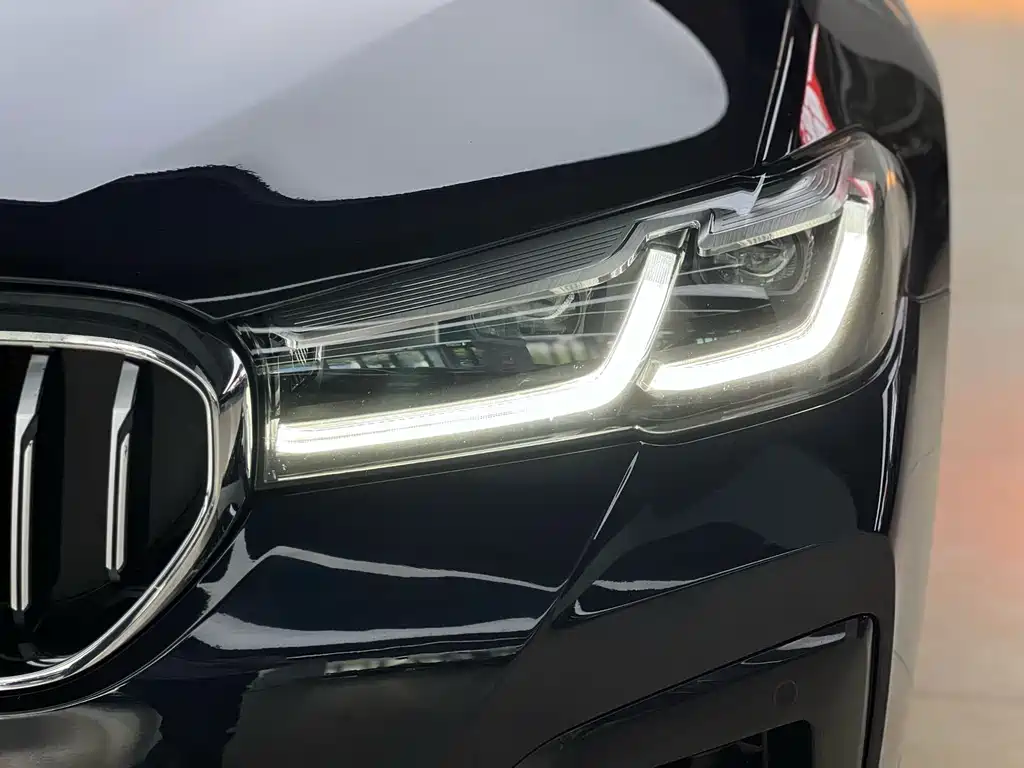 BMW 5 Series 2021 — фото 17