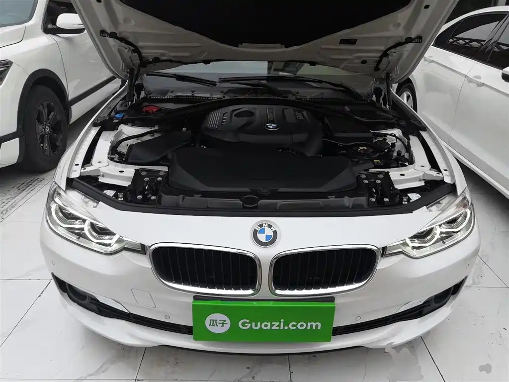 BMW 3 Series 2017 — фото 20