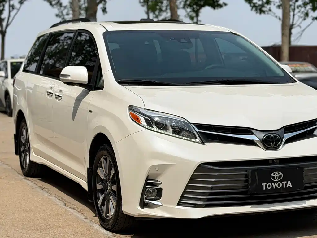 Toyota Sienna 2020 — фото 7