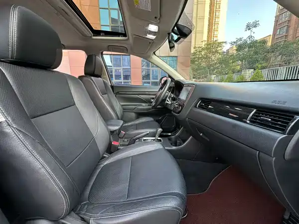 Mitsubishi Outlander 2016