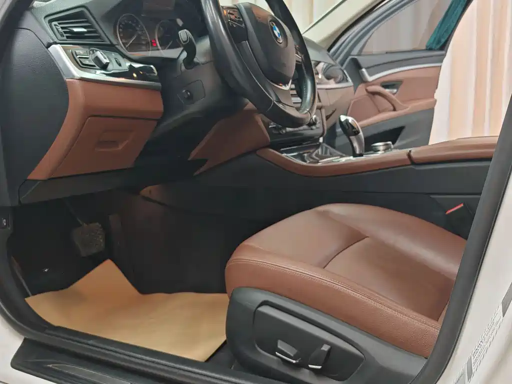 BMW 5 Series 2016 — фото 14