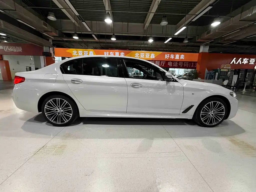 BMW 5 Series 2018 — фото 21