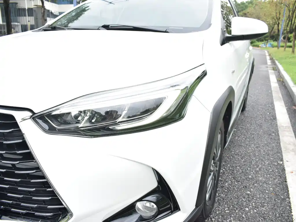 Toyota Yaris L 2023 — фото 9