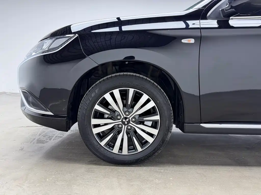 Mitsubishi Outlander 2022 — фото 31