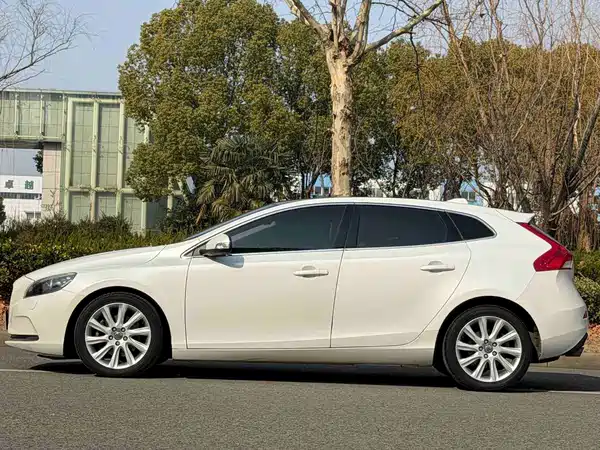 Volvo V40 2015