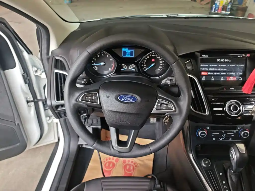 Ford Focus 2017 — фото 11