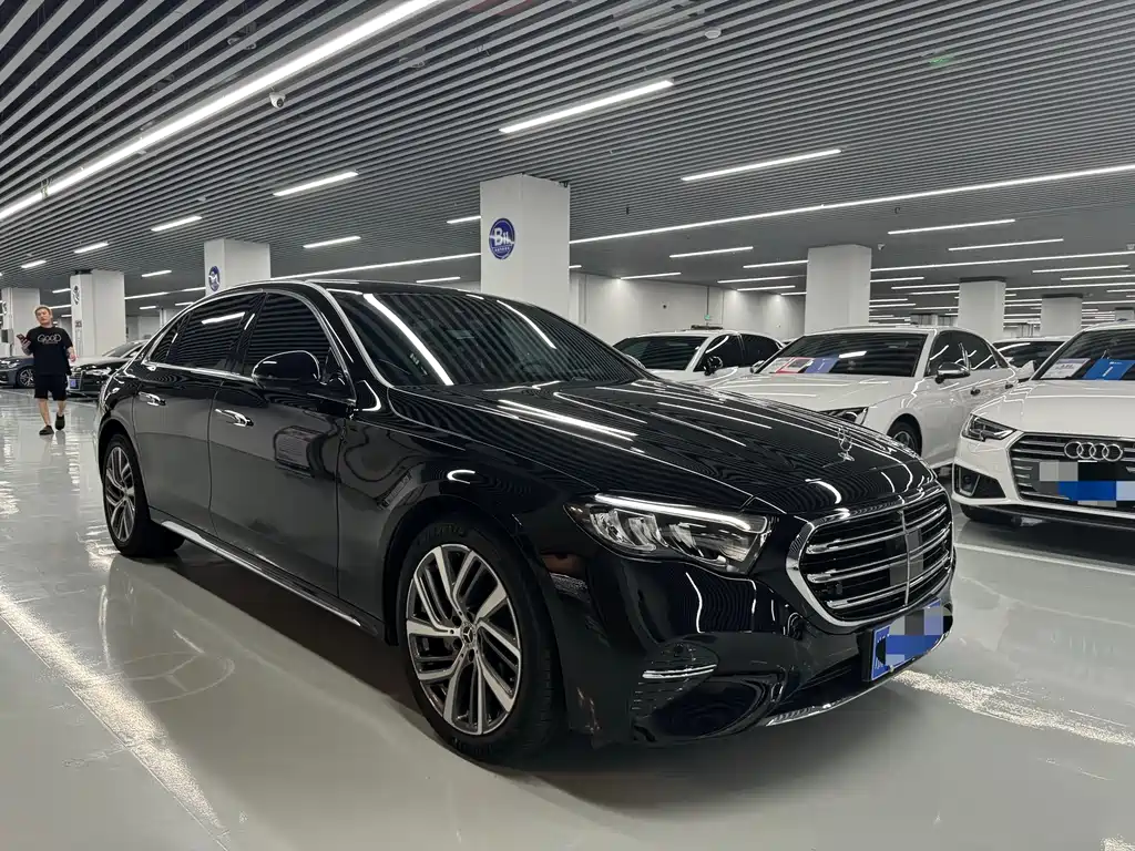 Mercedes-Benz E-Class 2025 — фото 3
