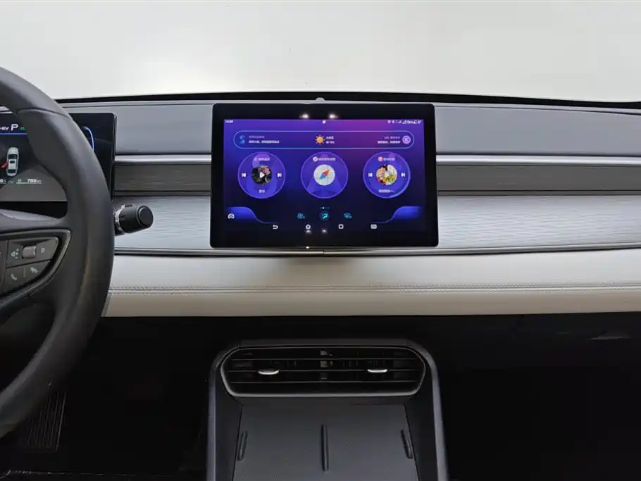BYD Seal 05 DM-i 2025 — фото 13