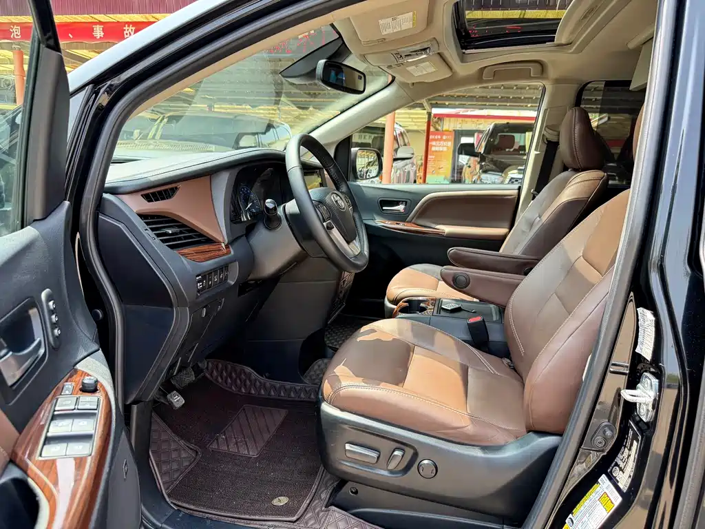 Toyota Sienna 2019 — фото 14