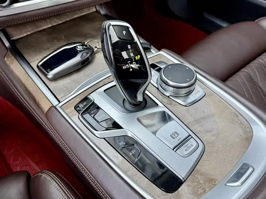 BMW 7 Series 2019 — фото 11